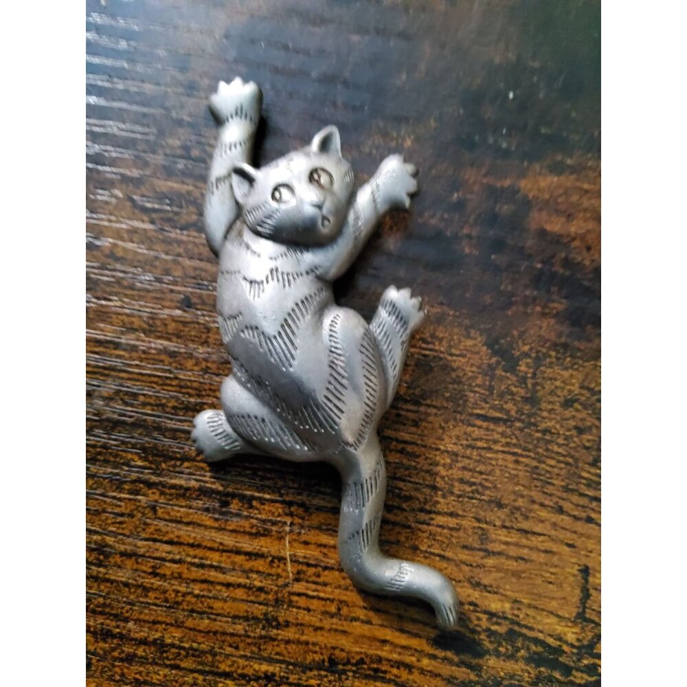 Vintage Signed JJ Jonette Pewter Climbing Cat Brooch/Pin